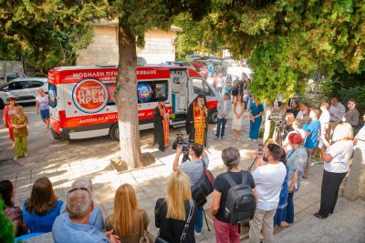 Bulgaria’s First Mobile Blood Donation Unit “I Believe and Help’ Unveiled on Sept. 20 in Front of Varna’s Regional Transfusion Center