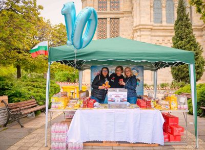 Record 26,000 kg of Plastic Caps Collected in the Rain on April 20 in Front of Varna Cathedral