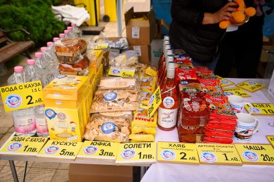 Record 26,000 kg of Plastic Caps Collected in the Rain on April 20 in Front of Varna Cathedral