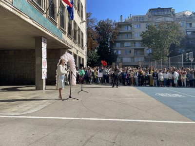Ученици, родители, учители и ръководството на варненско училище събраха сумата от 5397 лв. и 45 ст. и ги дариха на сдружение „Аз Вярвам и Помагам“